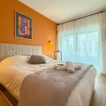 And Premium With Terrace & Sea View شقة *